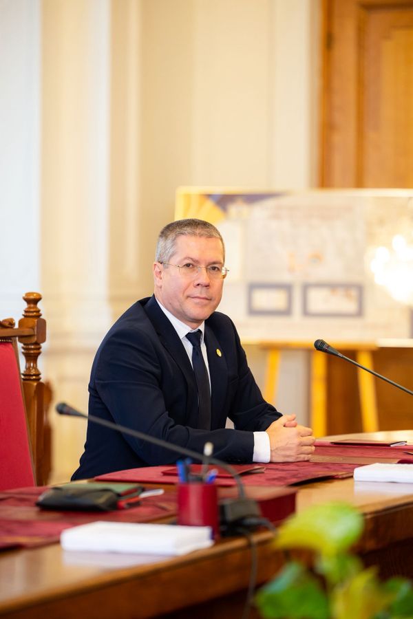 Portretul lui Prof. dr. Dacian-Cosmin Dragoș