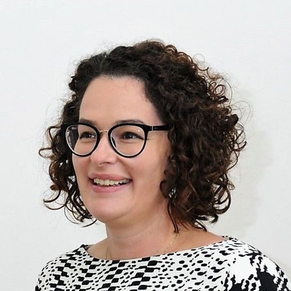 Mirela Mărcuț Lector dr., Universitatea din Oradea & Fondator digitalpolicy.ro 