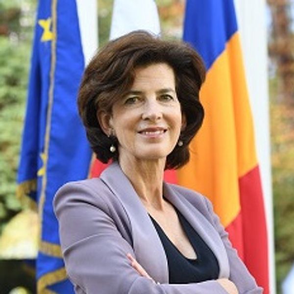 E.S Laurence Auer Ambasadorul Extraordinar Şi Plenipotenţiar al Franței în România E.S Laurence Auer Ambasadorul Extraordinar Şi Plenipotenţiar al Franței în România